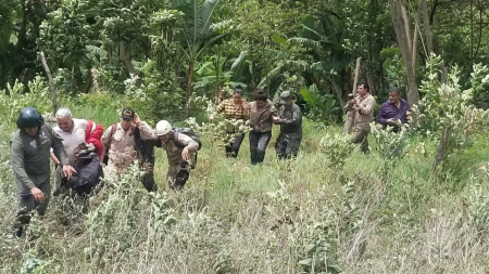 FFAA realiza rescate exitoso de hondureños extraviados en el departamento de Olancho