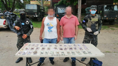FFAA en retén militar detiene dos hombres por posesión de drogas en Colón