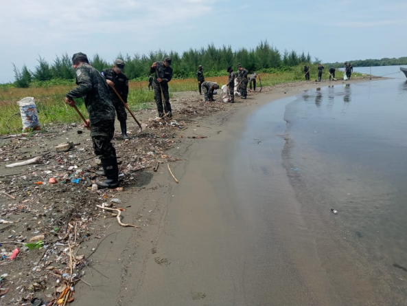 Las Fuerzas Armadas de Honduras realizaron labores de limpieza  en Omoa, Cortés