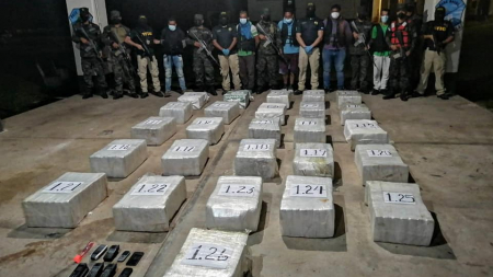 Las Fuerzas Armadas incauta droga en el Caribe