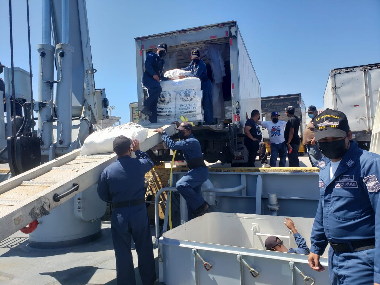 Trasporte marítimo de ayuda humanitaria en el departamento de Gracias a Dios