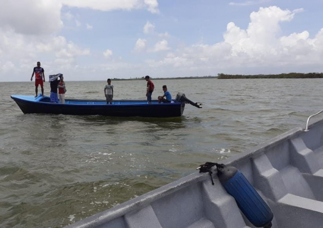 Personal de la Base Naval de Caratasca rescata 7 personas en la Mosquitia Hondureña