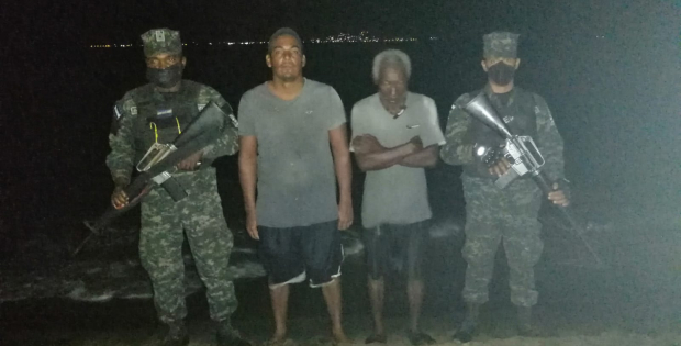 Fuerza Naval de Honduras rescata dos náufragos