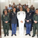 Fuerzas Armadas condecora a oficiales de EE.UU.